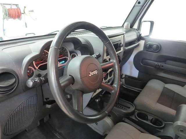 Jeep Wrangler Unlimited 2010 photo 9